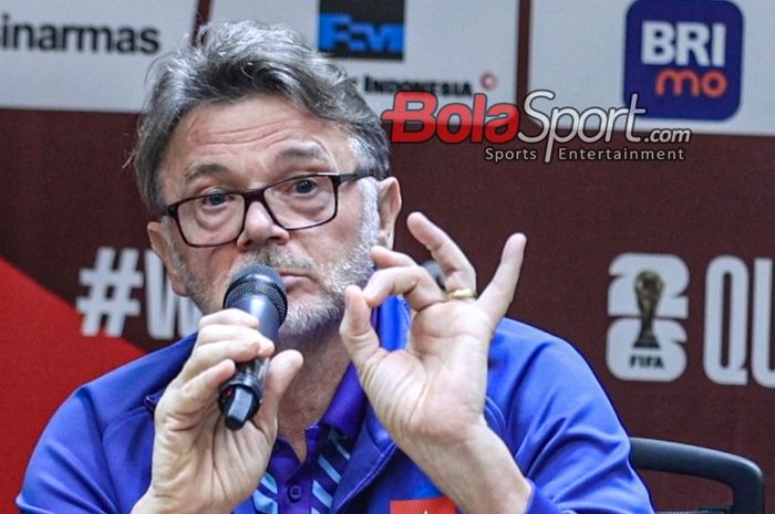 Pelatih timnas Vietnam, Philippe Troussier, sedang memberikan keterangan kepada awak media di Media Center Stadion Utama Gelora Bung Karno, Senayan, Jakarta, Rabu (20/3/2024) siang.