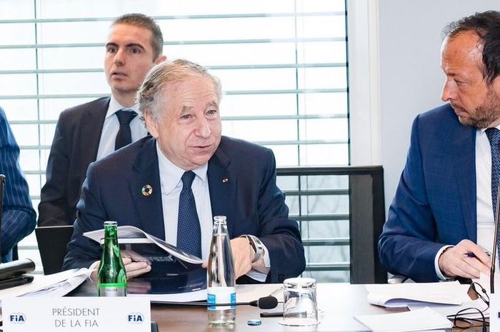 Presiden FIA, Jean Todt (tengah) saat memimpin pertemuan di Jenewa, Swiss.