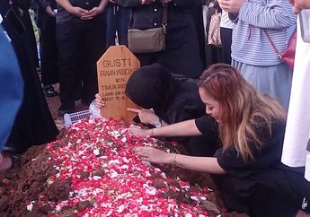 Prosesi Pemakaman Gustiwiw Diiringi Tangis Keluarga