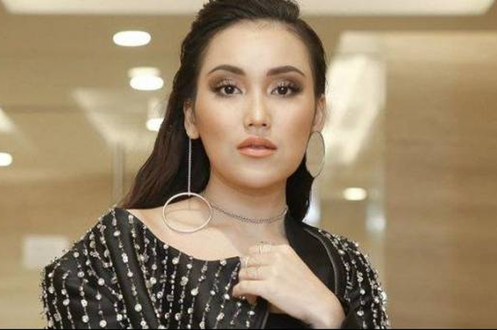 Ayu Ting Ting dipolisikan terkait karaoke miliknya di Bengkulu.