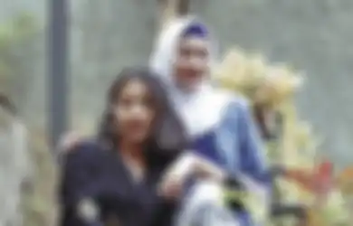 5 OOTD Siti Adira, Anak Ikke Nurjanah Tampil Kece Pakai Celana Jeans!