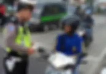 Pemotor Jangan Sok Keras, Bikin Kesalahan Ini SIM Langsung Dicabut Permanen