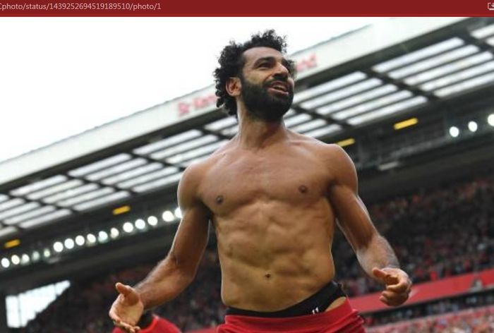 Penyerang Liverpool, Mohamed Salah, merayakan gol ke gawang Crystal Palace pada pekan kelima Liga Inggris 2021-2022 di Stadion Anfield, Sabtu (18/9/2021).