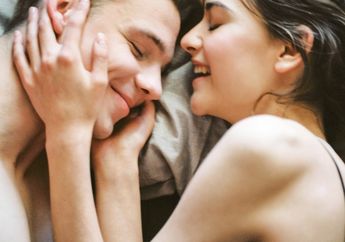 Hangatkan Malam Ini, Wanita Perlu Coba 4 Posisi Bercinta Favorit Kaum Adam, Jaminan si Dia Makin Sayang deh!