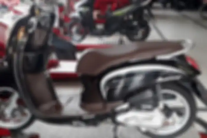 Ilustrasi servis cvt motor matic Honda Scoopy di bengkel AHASS.