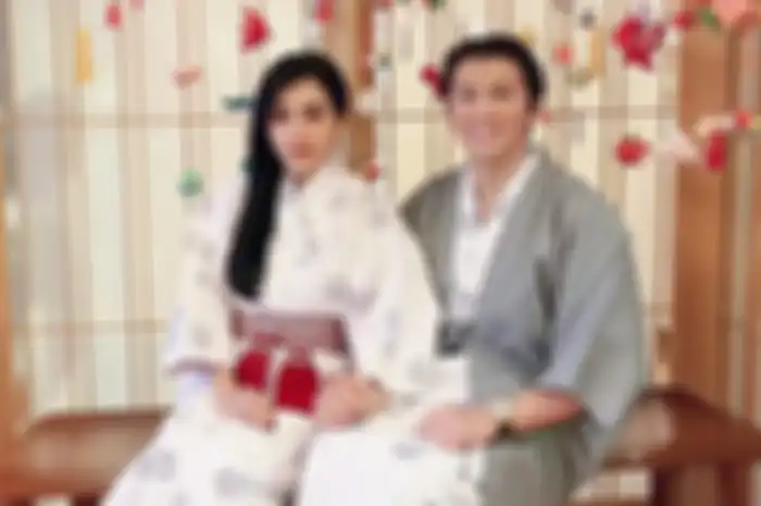 Syahrini dan Reino Barack 