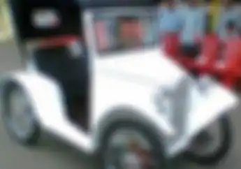 Heboh! Anggota Polisi Memodifikasi Motor Jadi Replika Mobil “Austin-1926”