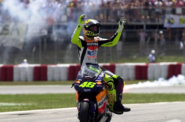 Valentino Rossi saat masih membela tim Repsol Honda.