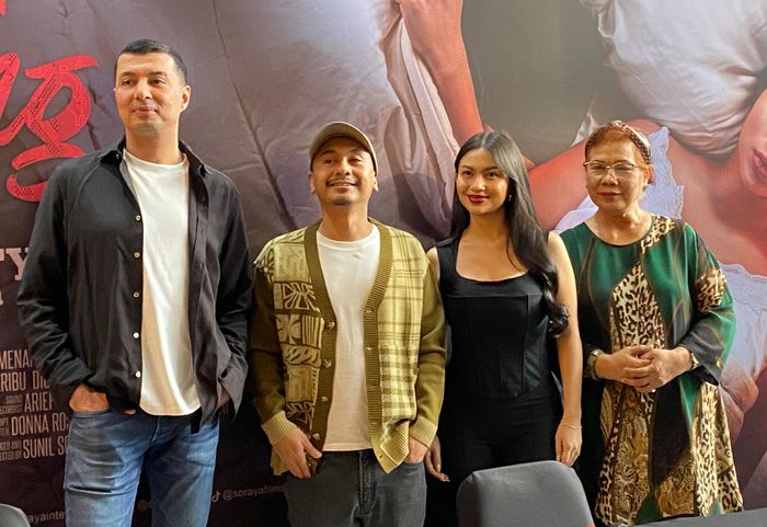 Sunil Soraya, Ariel Tatum, Raditya Dika, dan Lina Marpaung dalam jumpa pers yang Grid.ID hadiri di kawasan Menteng, Jakarta Pusat, Kamis (13/6/2024).