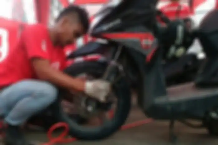 Ilustrasi 4 tips merawat ban motor