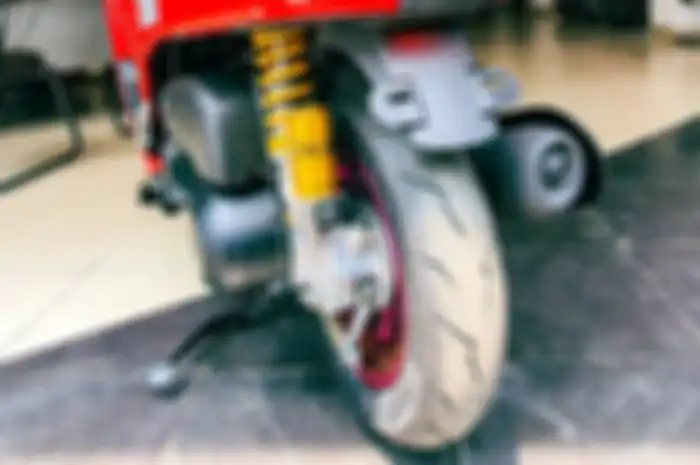 Penampakan ban belakang Yamaha Fazzio pakai ban ukuran 100/90 ring 12