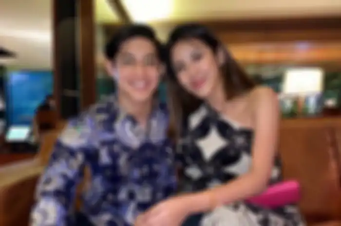 Fashion monokrom ala pacar Teuku Rassya, Cle