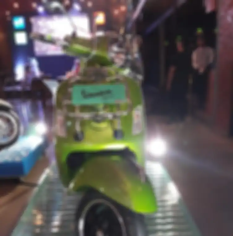 Vespa GTS 300 turut dipamerkan pada peluncuran Vespa Sprint dan Primavera ABS