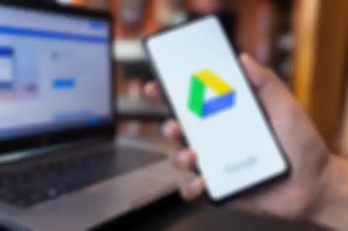 Ilustrasi Google Drive Android dengan fitur edit PDF.