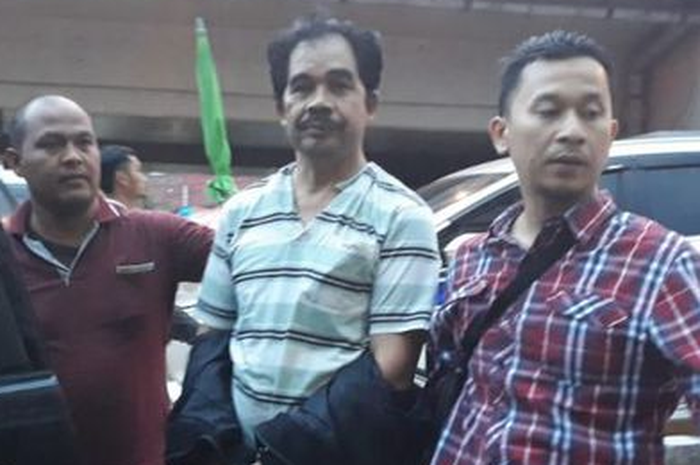Seorang pria ditangkap setelah mencoba membakar kantor leasing