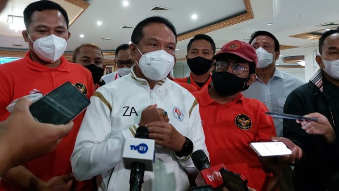 Menpora, Zainudin Amali saat wawancara bersama awak media seusai menerima kunjungan timnas Perkumpulan Sepak Bola Amputasi Indonesia (PSAI), di Auditorium Kemenpora, Jakarta, Kamis (17/3/2022).