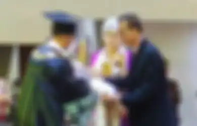 Lulus dengan IPK Memuaskan, Begini Momen Haru Ayah Brigadir J Wakili Anaknya Wisuda di UT, Terkuak 2 Keinginan Almarhum Usai Wisuda