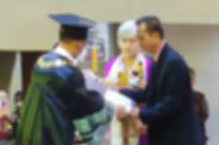 Ojat Darojat, Rektor Universitas Terbuka mengatakan bahwa UT sengaja mengundang Samuel Hutabarat dalam rangka Brigadir J diwisuda.