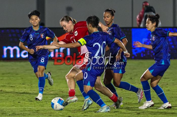 Suasana laga babak penyisihan Grup D Kualifikasi Piala Asia Wanita 2026 antara Timnas Wanita Indonesia versus Timnas Wanita China Taipei (Timnas Taiwan) di Stadion Indomilk Arena, Tangerang, Banten, Sabtu (5/7/2025).