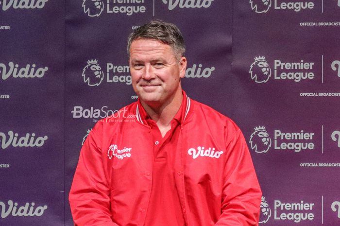 Legenda sepak bola Inggris, Michael Owen, nampak sumringah saat sedang memberikan keterangan dalam sesi jumpa pers bersama Vidio di Menara SCTV, Senayan, Jakarta, 20 Agustus 2022.