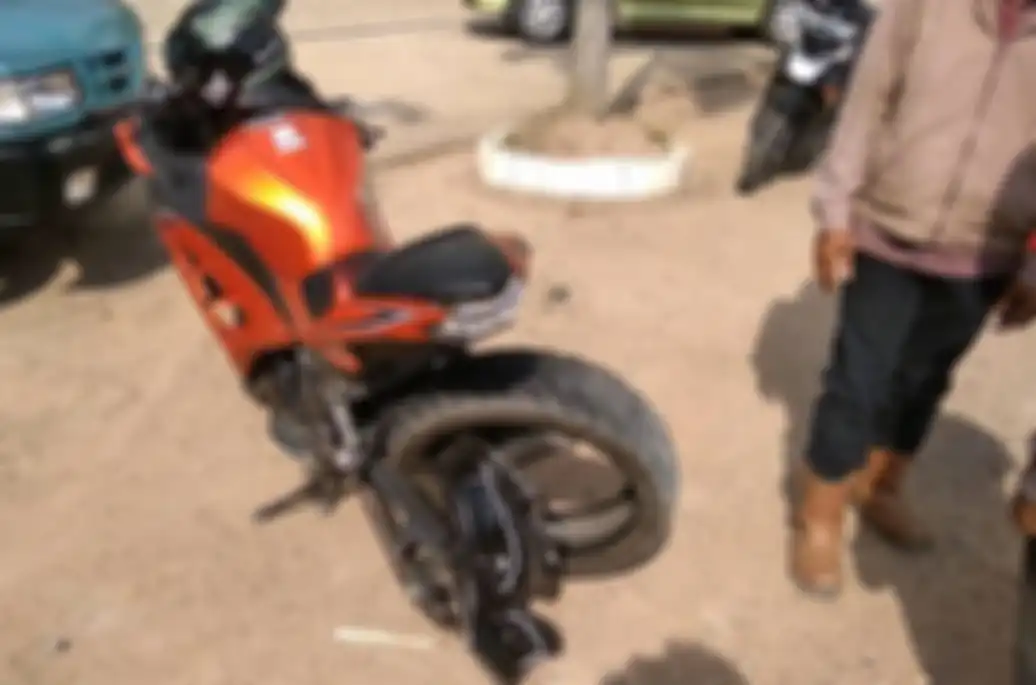 Pelek Kawasaki Ninja 250 hancur sampai gepeng