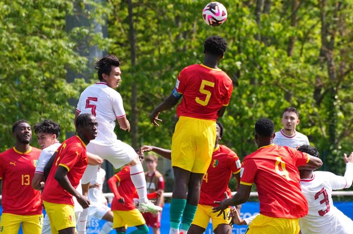 Momen laga timnas U-23 Indonesia vs timnas U-23 Guinea di play-off Olimpiade 2024. 