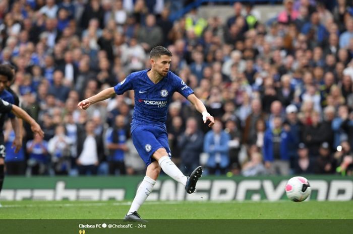 Sepakan penalti Jorginho saat mencetak gol ke gawang Brighton di Stamford Bridge, pada lanjutan pekan ke-7 Liga Inggris, Sabtu (28/9/2019).