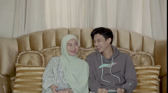 Dinda Hauw dan Rey Mbayang