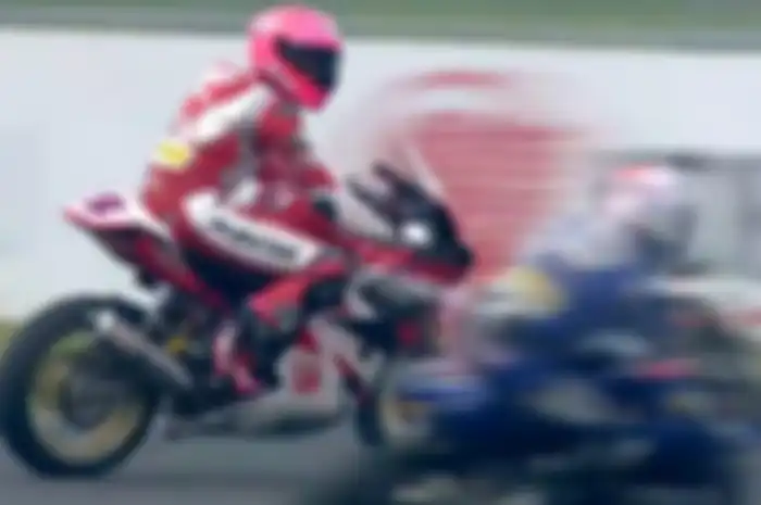Irfan Ardiansyah (Astra Honda Racing) memimpin pembalap Indonesia yang hampir mendominasi 8 besar race 1 ARRC AP250 ronde 6 Malaysia