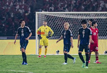 Kiper timnas Indonesia, Maarten Paes (tengah), saat bertanding dalam laga babak penyisihan grup C Kualifikasi Piala Dunia 2026 zona Asia melawan timnas Jepang di Stadion Utama Gelora Bung Karno, Senayan, Jakarta, Jumat (15/11/2024).