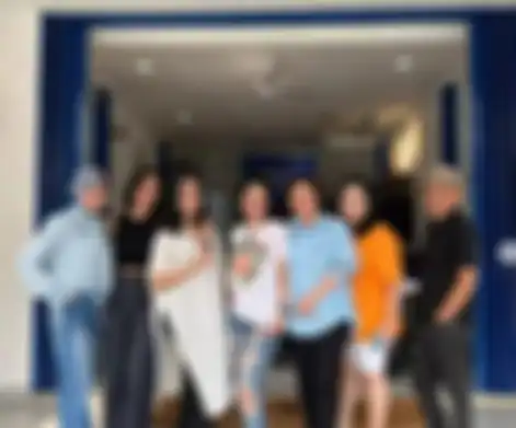 Rejan-rekan artis saat mengunjungi Warkop Lokal 189 milik Sylvana Herman.