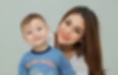 Pamer Potret Sang Putra, Celine Evangelista Ungkap Anaknya Tetap Berdarah Indonesia Meski Berparas Bule