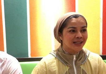 Ibunda Rachel Vennya Nyanyikan Lagu hingga Menangis untuk Cucunya yang Berulang Tahun