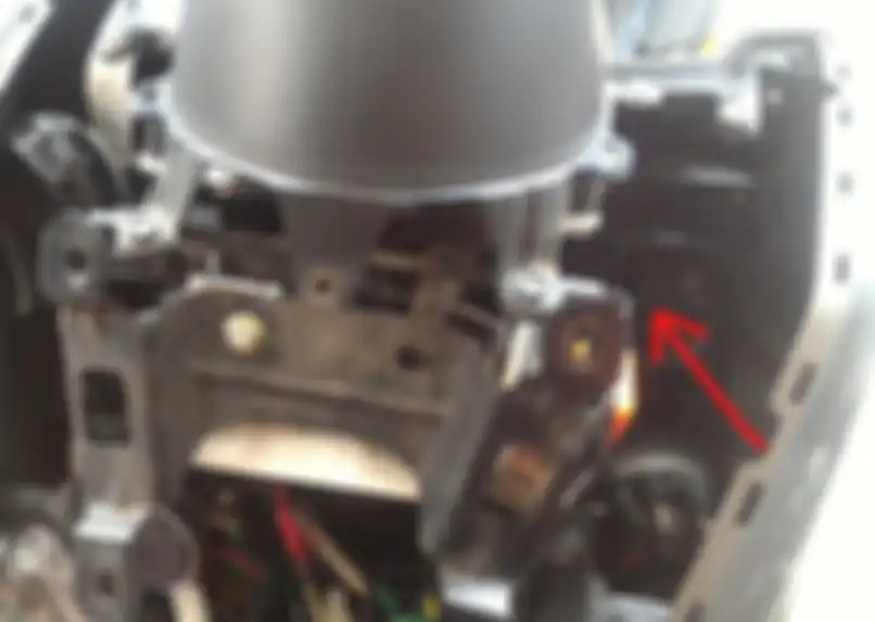 Pemasangan lampu Fortuner di Yamaha NMAX, dipasang kipas untuk menghindari overheat.
