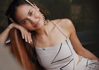 Jarang Terekspos, Intip Penampilan Syahdu Pevita Perace saat Pakai Mukena