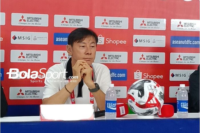 Pelatih Timnas Indonesia, Shin Tae-yong pada sesi konferensi pers usai laga lawan Laos di ASEAN Cup 2024 pada Kamis (12/12/2024) malam WIB