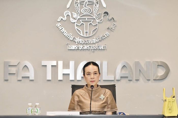 Presiden Asosiasi Sepak Bola Thailand (FAT) Madam Pang angkat bicara soal pemecatan Masatada Ishii melalui akun media sosialnya.