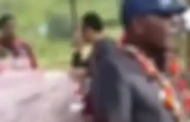 Nyalinya Kelewat Berani, Geger Bupati Yahukimo Pamerkan Tumpukan Duit Rp 33 Miliar di Tengah Lapangan Terbuka Tanpa Penjagaan, Abock Busup: Uang Ini Tidak Boleh Ada yang Memotong Lagi