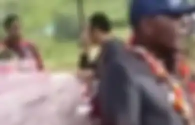 Nyalinya Kelewat Berani, Geger Bupati Yahukimo Pamerkan Tumpukan Duit Rp 33 Miliar di Tengah Lapangan Terbuka Tanpa Penjagaan, Abock Busup: Uang Ini Tidak Boleh Ada yang Memotong Lagi