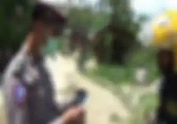 Polisi Gelar Operasi Zebra 2022 di Gang, Disoraki Warga dan Pelajar Panik Masuk Gang Buntu