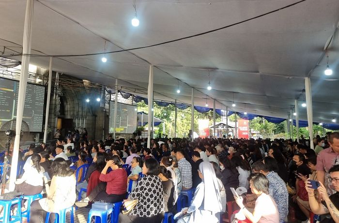 Suasana misa requiem untuk mengenang Paus Fransiskus di Gereja Katedral Jakarta (KAJ), Kamis (24/4/2025).