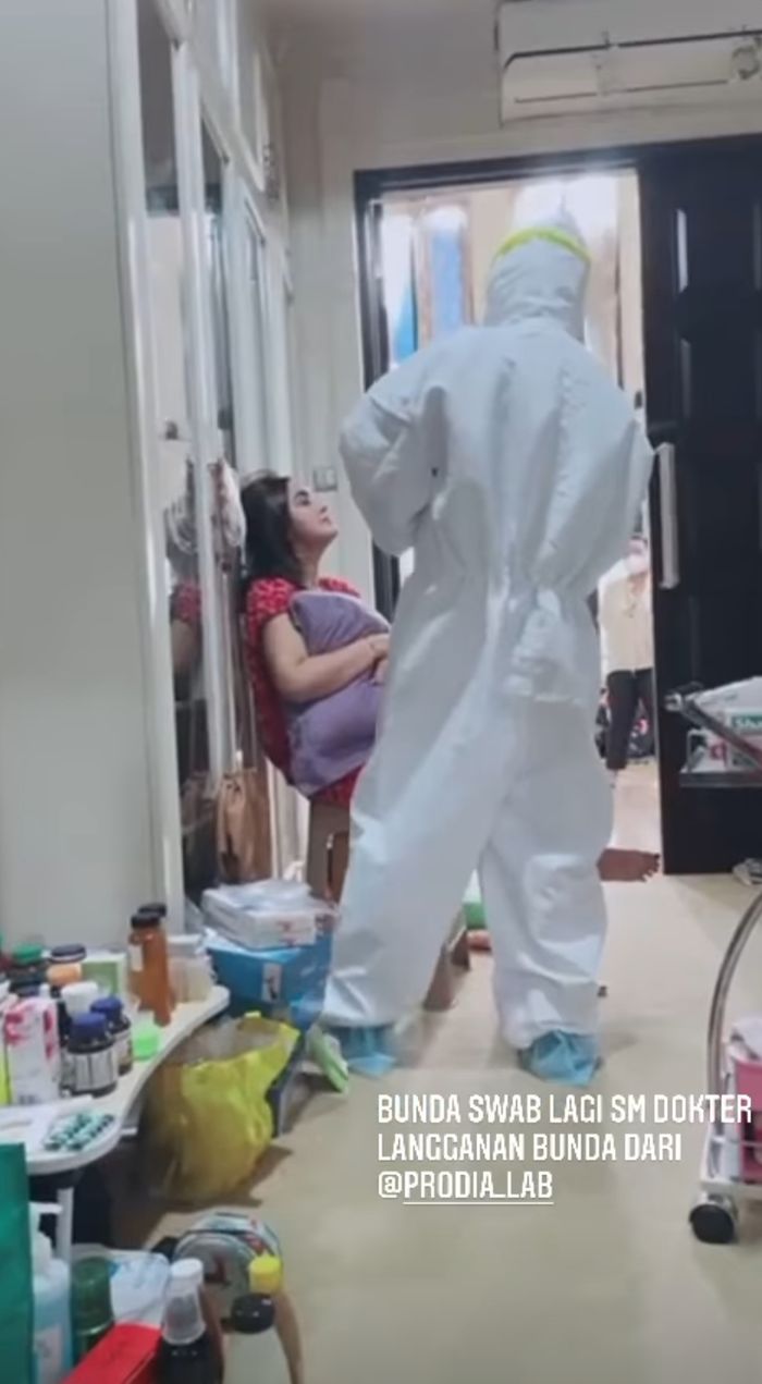 Ashanty jalani tes swab PCR.