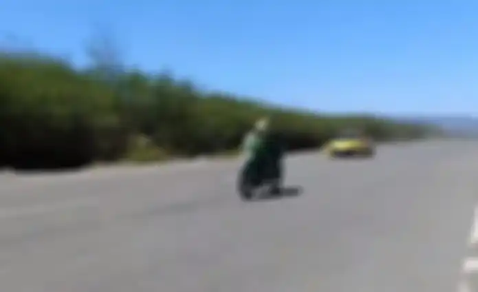 Kawasaki Ninja 150 R lawan Renault Megane RS