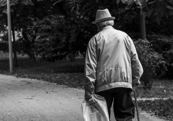 Bikin Nangis, Pria Tua Ini Selalu Pesan 8 Porsi Makanan dan Minuman Meski Cuma Sendirian, Fakta di Baliknya Bikin Orang-orang Ikut Tersentuh