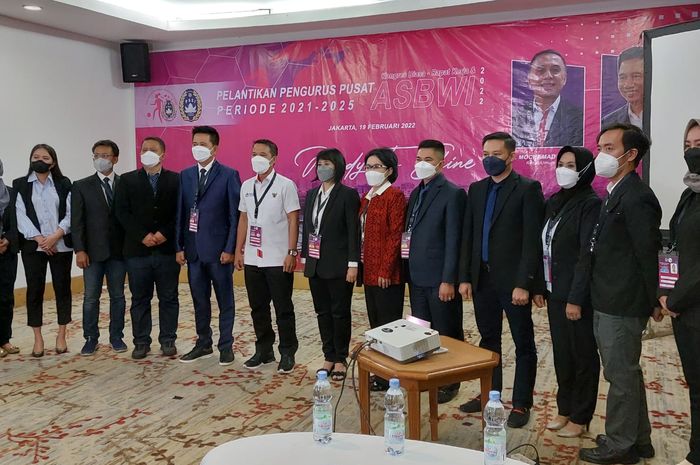 Pelantikan Pengurus Asosiasi Sepak Bola Wanita Indonesia (ASBWI) ketua Nadalsyah periode 2021-2025 resmi dilantik di Hotel Menara Peninsula, Slipi, Jakarta Barat, Sabtu (19/2/2022). 