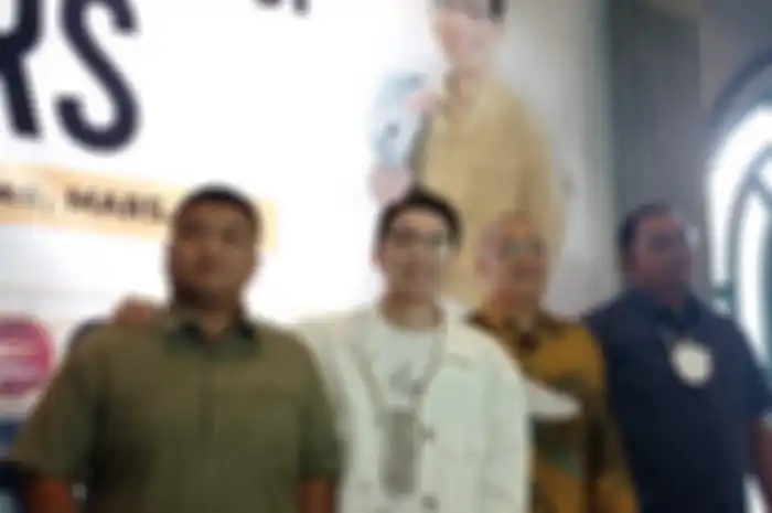 Richard Lee bersama kuasa hukumnya, Reyno Romein saat ditemui di kawasan Senopati, Jakarta Selatan, Rabu (16/11/2022).