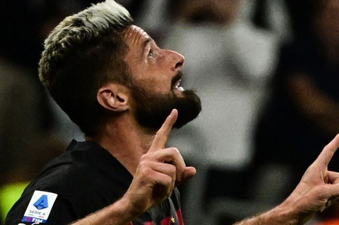 Olivier Giroud usai mencetak gol untuk AC Milan ke gawang Napoli dalam laga Liga Italia 2022-2023.