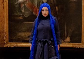 Selalu Pede Tampil Nyentrik, Intip 5 Hiasan Kepala Melly Goeslow  yang Super Unik dan Megah!