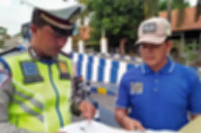 Aiptu Jailani (kanan) bersama dengan Ipda Darwoyo.