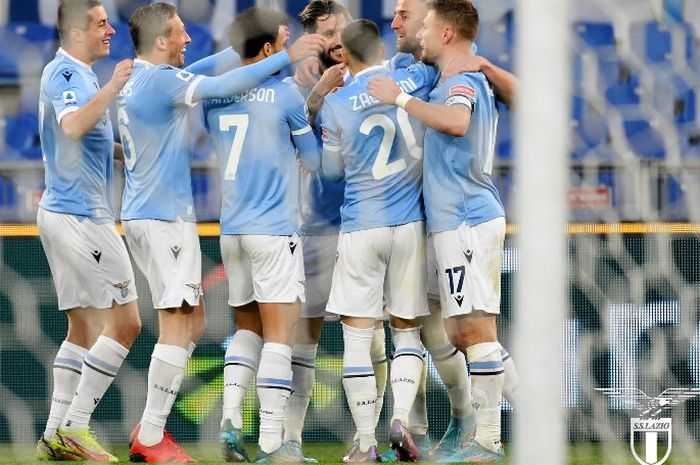 Kegembiraan para pemain Lazio usai menggebuk Sassuolo 2-1 di Olimpico, Sabtu (2/4/2022).